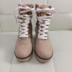 Jolimall Boots Women's, Size 6 Beige.Excellent condition, Super light Casual.